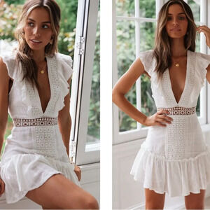 Edite Mode ELEGANT WHITE LACE RUFFLE DEEP V-NECK DRESS WITH BAND SLEEVE DETAILED